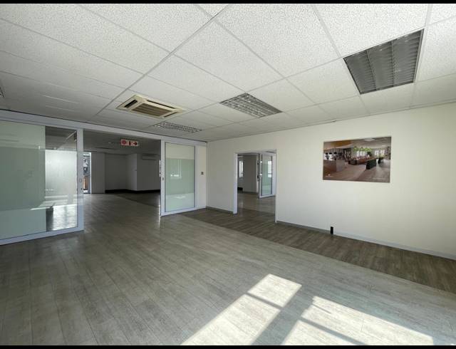 2,324M² OFFICE TO LET IN BRYANSTON